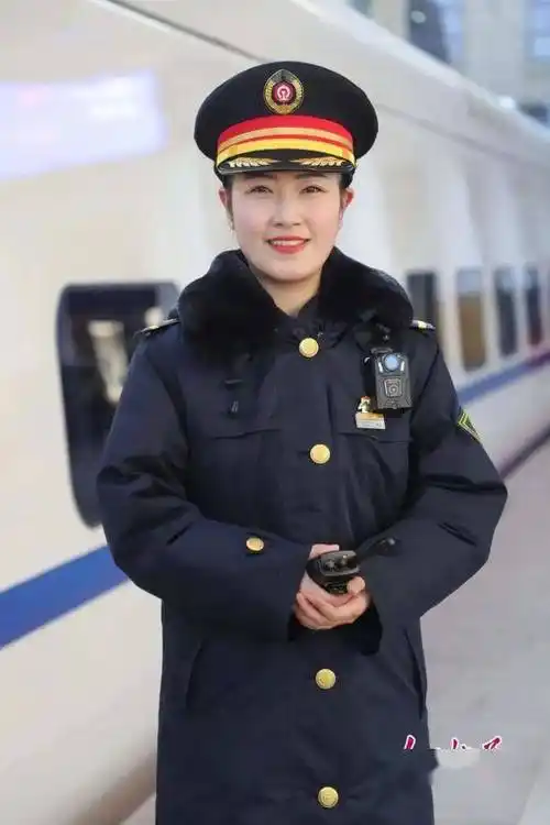 铁路冬装秀来啦!哪款穿搭你最爱?_面料_动车组_接触网