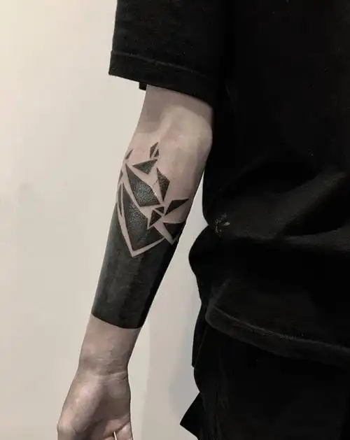 不太一样的黑臂纹身图片_手臂图腾几何纹身图案