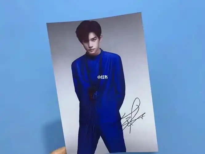 易烊千玺签名照