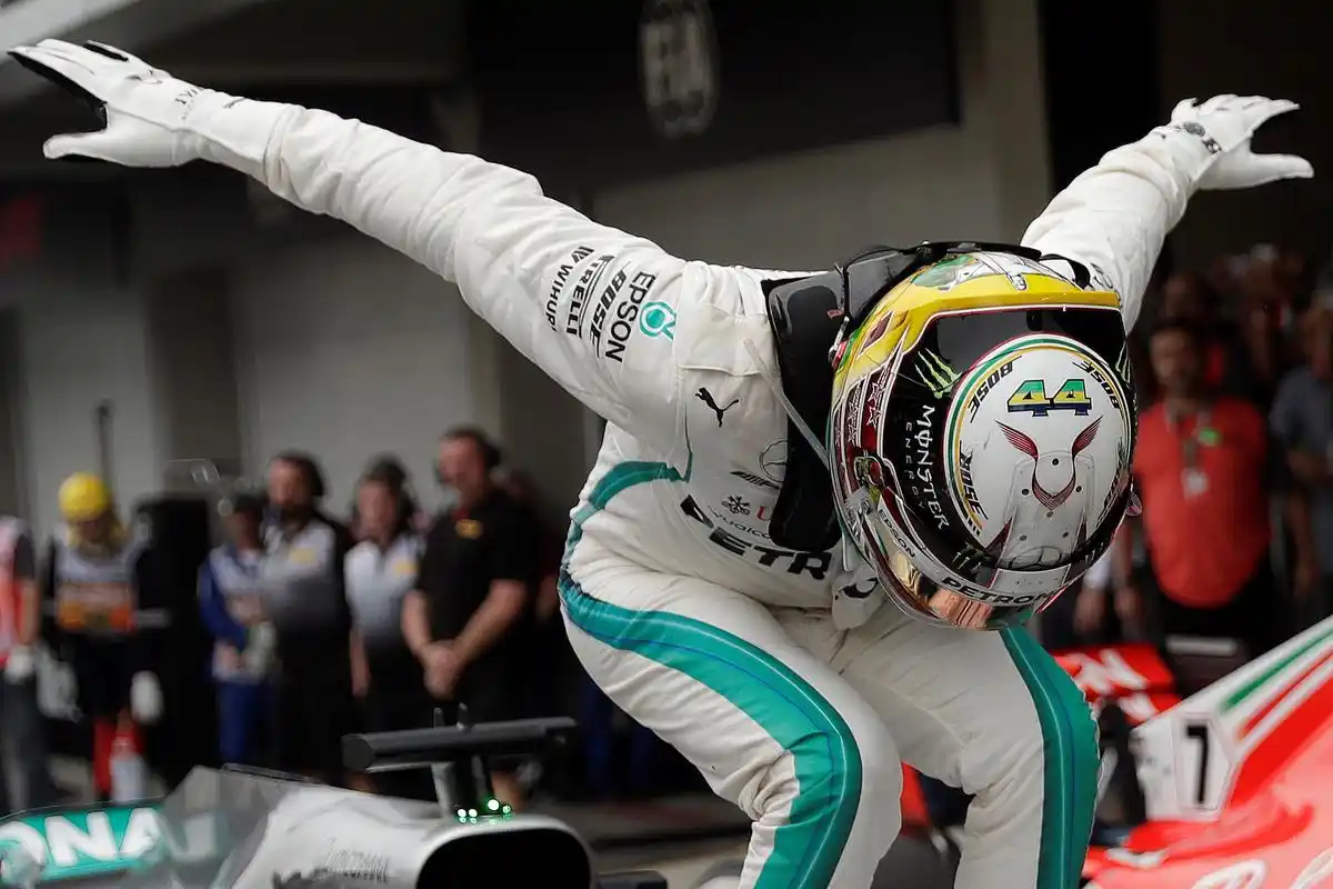 赛车——f1巴西大奖赛:汉密尔顿夺冠