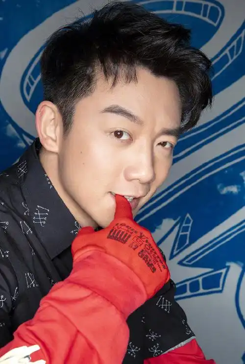 郑恺帅气撩人时尚写真图片