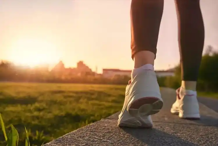 【健康】同样是走路!有人越走越长寿,有人却走出一身病