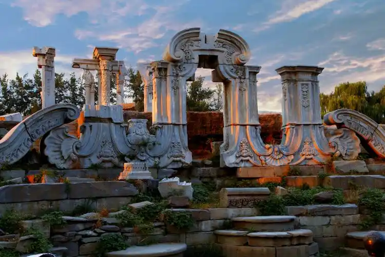 夕阳下的圆明园