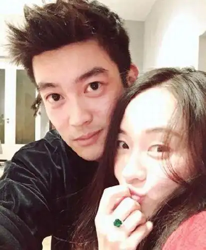 霍思燕卧病在床两天杜江摘家中柿子伺候