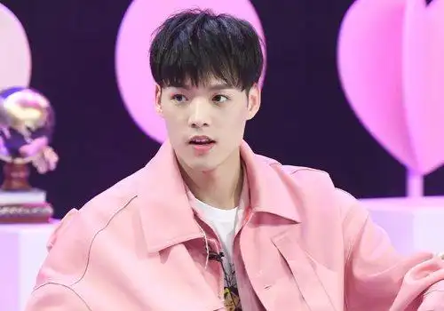 男生梳蘑菇头有小心机才不low 2021男学生新款蘑菇头短发look_发型