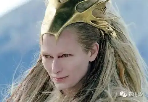 在和基努·里维斯合作的《地狱神探》中饰演大天使加百列别的女星和