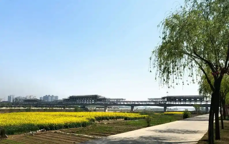 腾飞的咸阳古渡一一风雨廊桥