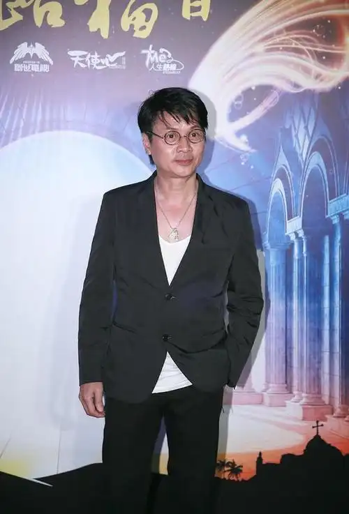 55岁尹天照罕见上节目,长发依然锐气不减,照顾患癌妻子隐退多年|tvb