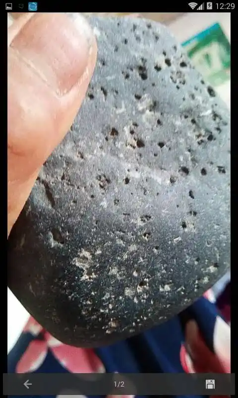 磁铁矿,是指氧化物类矿物磁铁矿的矿石.属等轴晶系.