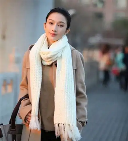 北京青年热播 女主角张俪示范时尚穿搭