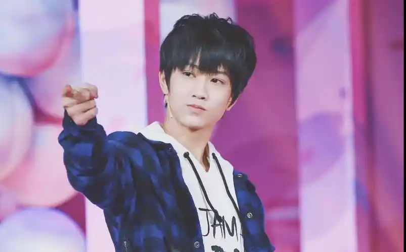 tf家族 星期五练习生敖子逸《失恋阵线联盟》正面竖屏 focus