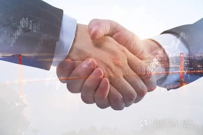 对抽象城市背景的握手.财务和团队合作的理念.双重曝光