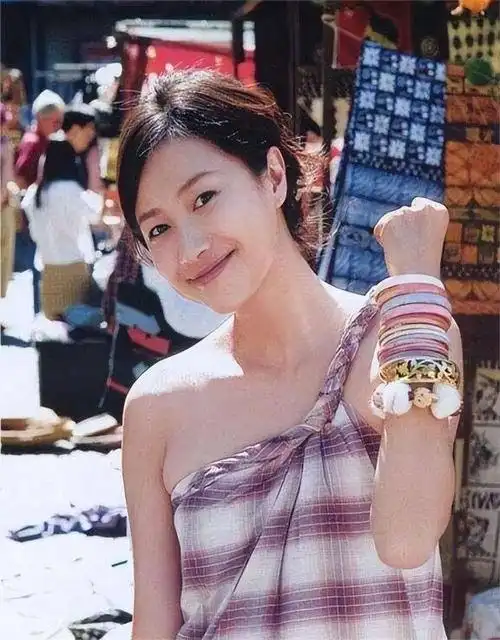 王朔为她着迷,张亚东为她抛弃高圆圆,才女徐静蕾的情路历程