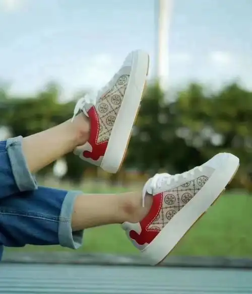 打败你的不是天真是无鞋偷笑