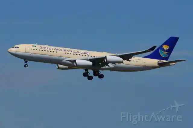 airbus a340-200 (hz-hms2)