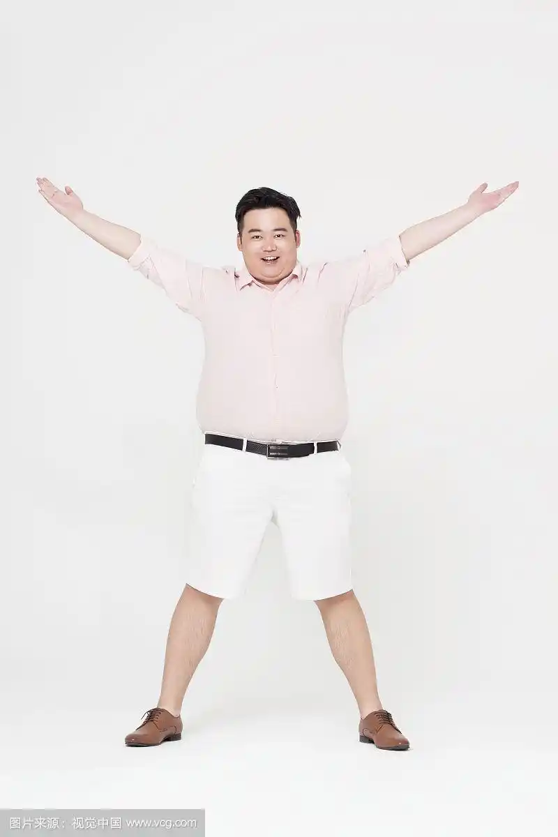 胖子张开双臂