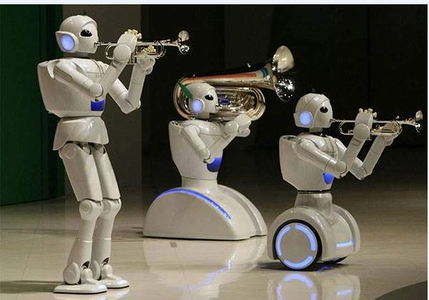 科幻作品里也不乏例如瓦力,大黄蜂,大白这样的机器人,成为我们生活中