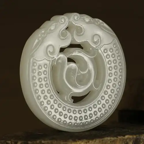 新疆和田玉白玉乳钉纹仿古龙佩 49克 【万瑞祥】