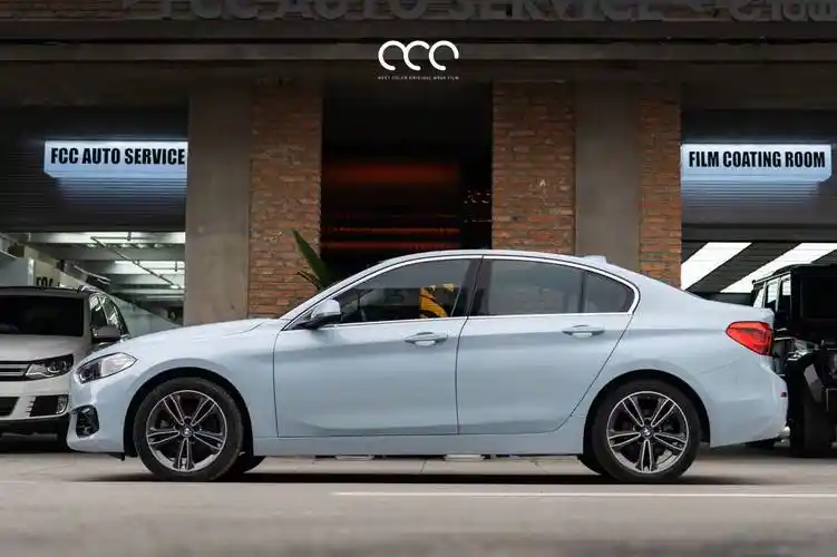 宝马1系漫彩改色膜洛斯蓝,清爽纯粹