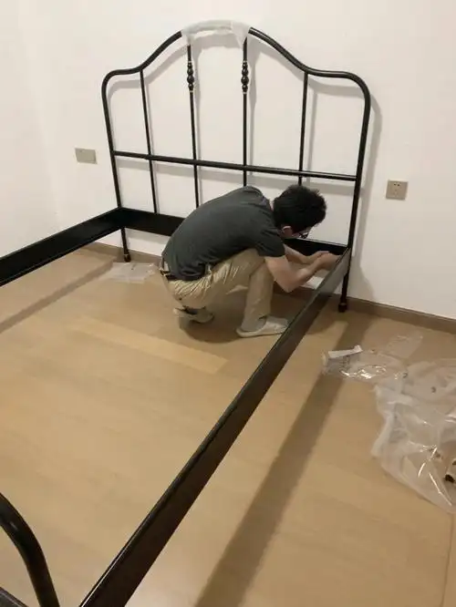 自己安装宜家铁艺床萨格斯图阿