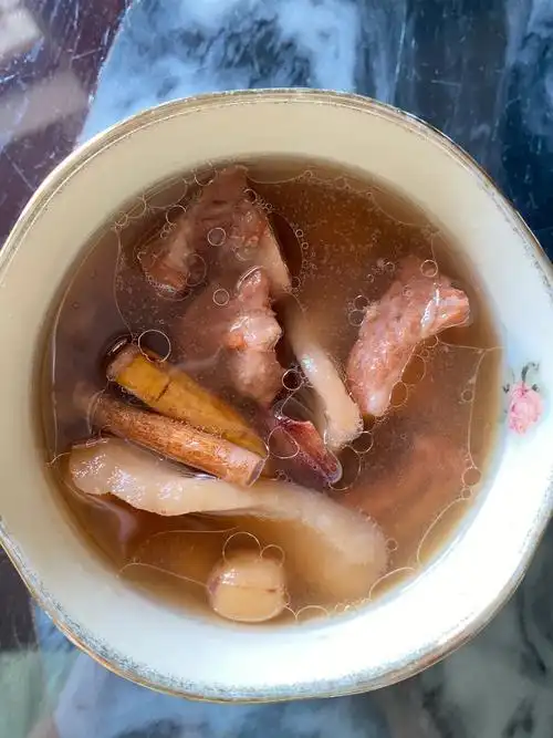 五指毛桃牛大力土茯苓汤