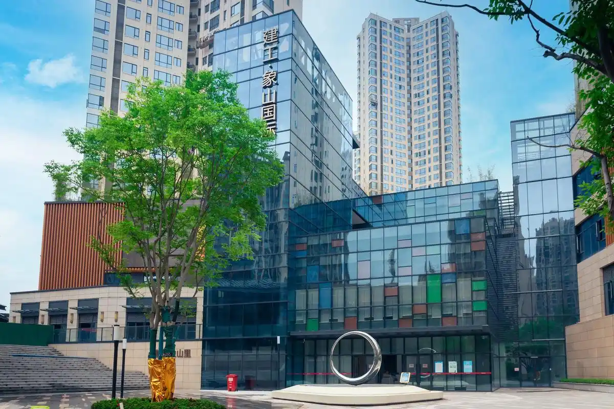 hi,建工象山国际三期它来咯96 经历了漫长的三年之后, 生活终于开始