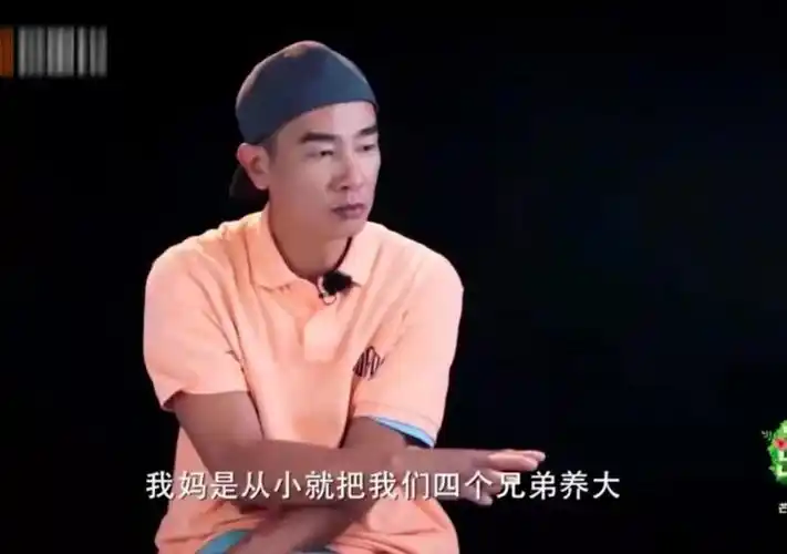 回顾陈小春从问题少年到孝子艰难成名后母亲患癌带母亲四处求医