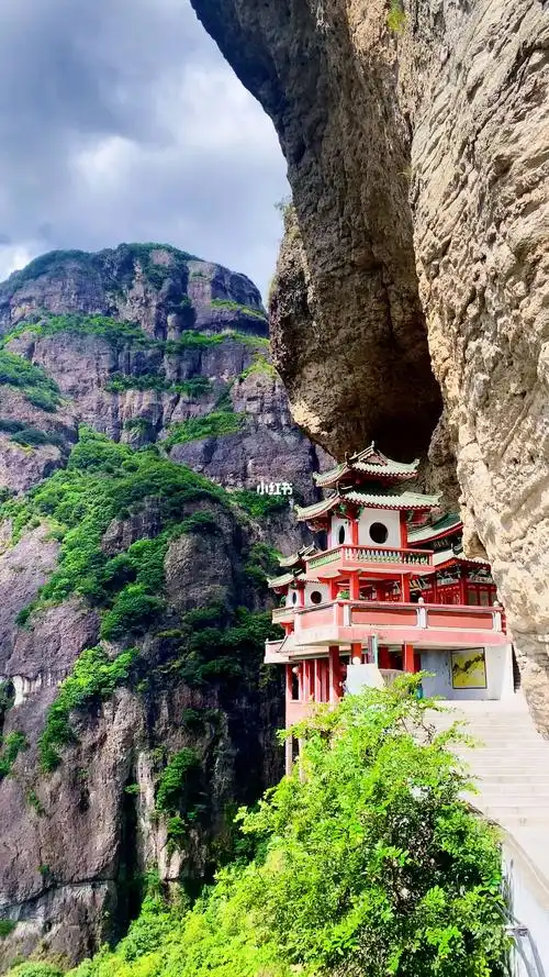 漳州灵通山悬空古寺