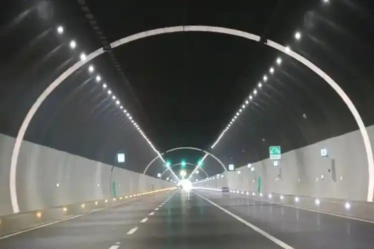 穿越山岭"地质博物馆 ",重庆歇马隧道顺利通车_施工