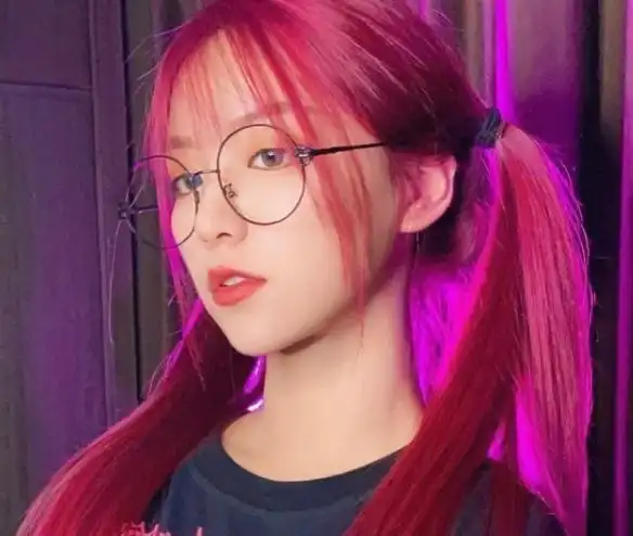 近日,拥有着两千多万的大网红刀小刀就因一个路人的