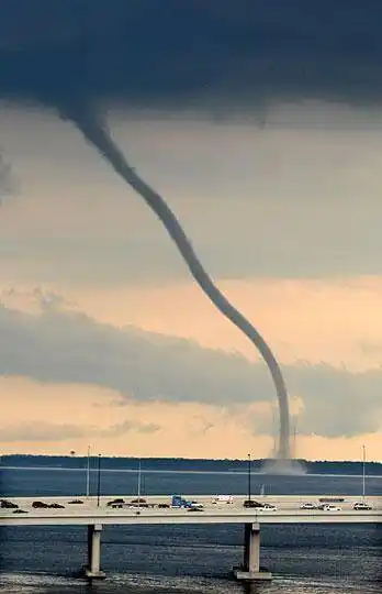 令人震撼的巨大龙卷风图