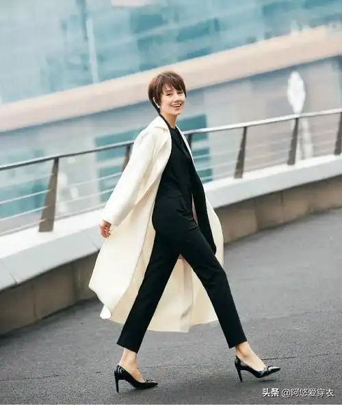 都说大衣显高级但能把大衣穿得时髦又好看的人我只服唐晶