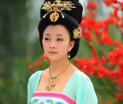 原创 因前夫入狱十年退出娱乐圈,现40岁无戏可拍,至今单身一人!