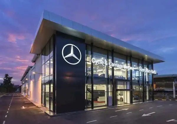 奔驰买两个月亮五次灯女车主要换车4s店拒绝