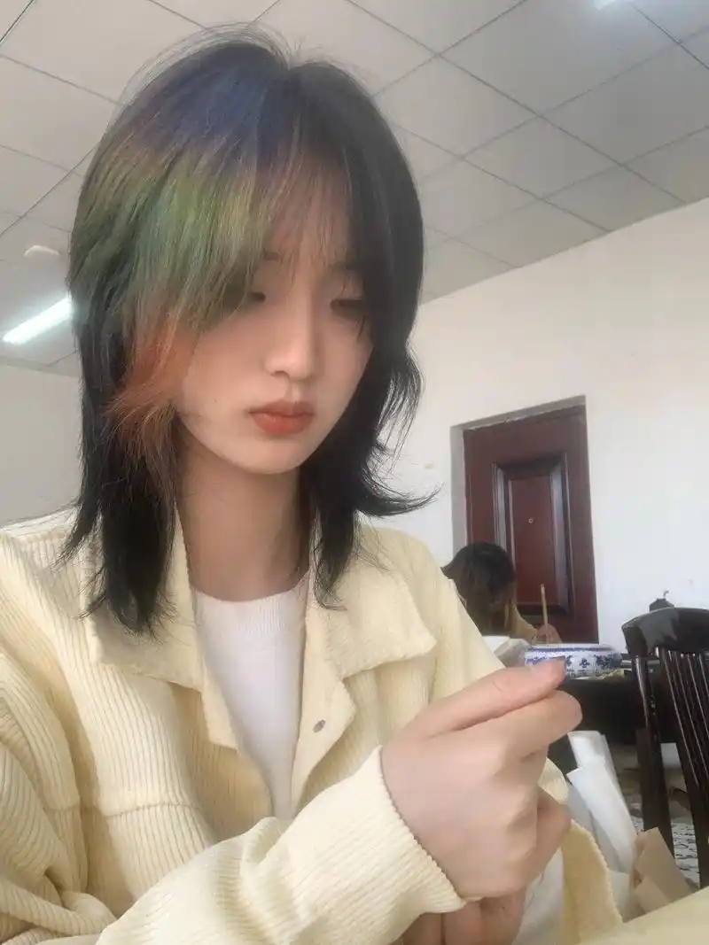 关于她你又很主动#天秤 #鲻鱼头 #彩虹刘海 - 抖音