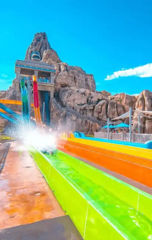 放心体验戴口罩测温一客一消毒安全检查游客健康码和行程码南昌玛雅