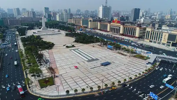 修整一新的八一广场全景图. 图片由南昌市网信办提供