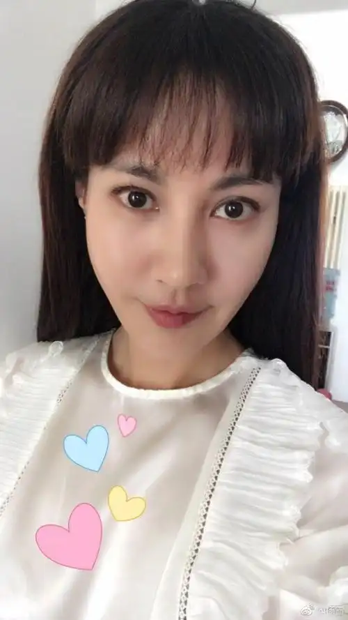 38岁杨雪一家近照老公长得一言难尽女儿却长得比她还美