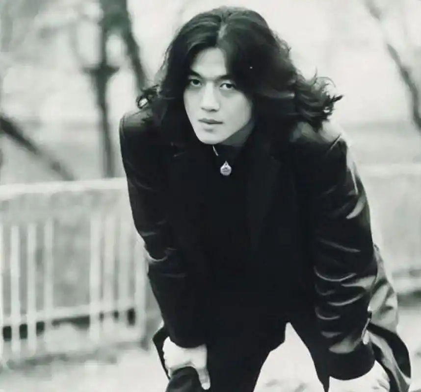 年轻时的李亚鹏和现在温文尔雅的形象比,简直判若两人!