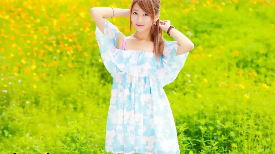 青春活力少女户外清新养眼写真图片桌面壁纸第二辑_美女壁纸_壁纸下载