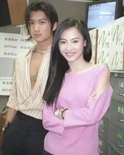 直到如今才明白谢霆锋对张柏芝不仅是喜欢而是用尽全力的深爱