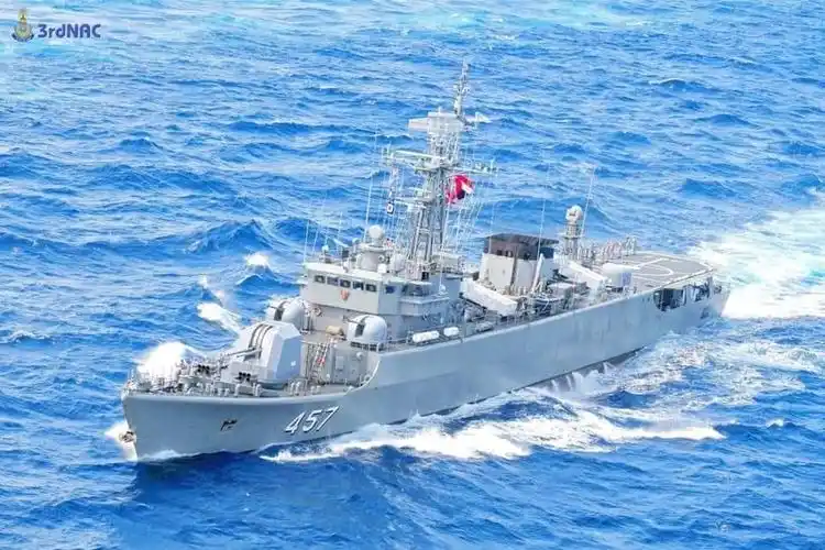 中国造战舰伴航英国航母编队护卫舰曾经有差距现在可扬眉吐气