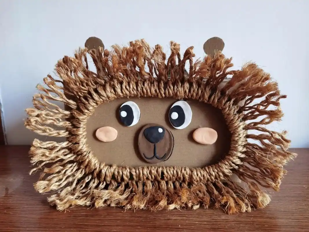 纸箱diy之百变纸巾盒 这次幼儿园的手工主题是纸箱变变变,那我们就用