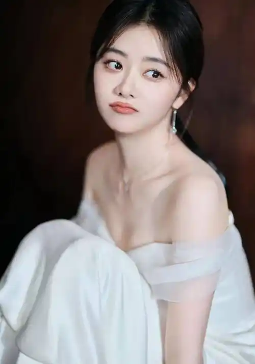 不靠颜值只靠作品说话,今33岁真实状态引发热议_谭松韵_演技_低调