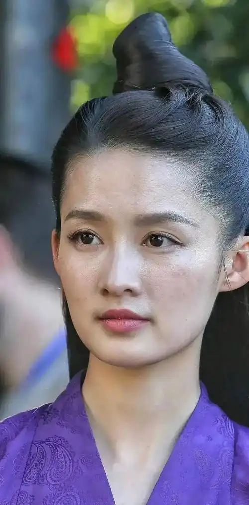 32岁李沁生图曝光:脸部肿胀肤色暗沉,网友质疑打针了|李沁_新浪新闻