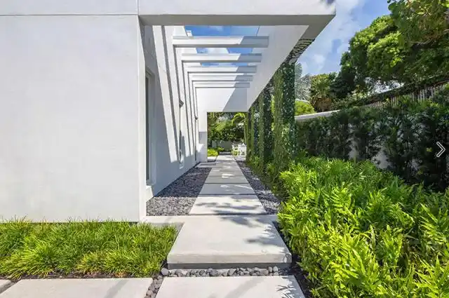 庭院设计:有石板长廊和大理石装修风格的别墅庭院,这真是太美了