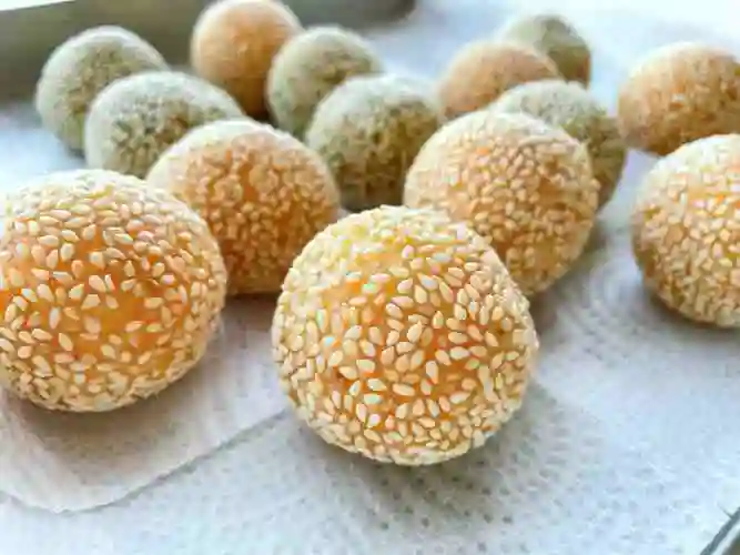 彩色芝麻糯米球