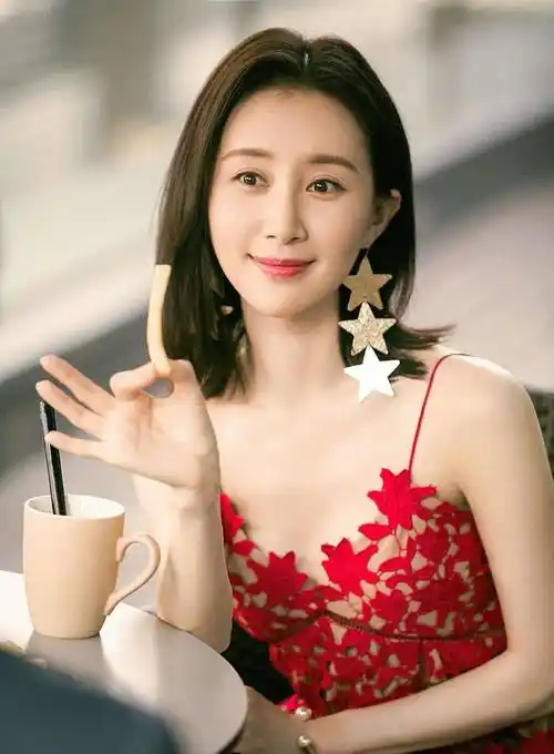 舒畅才是"宅男女神"!35岁饱满性感,美得让人移不开眼!