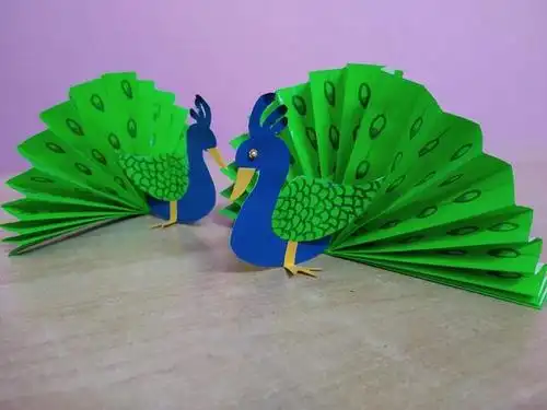 制作漂亮的折纸孔雀——手工小课堂