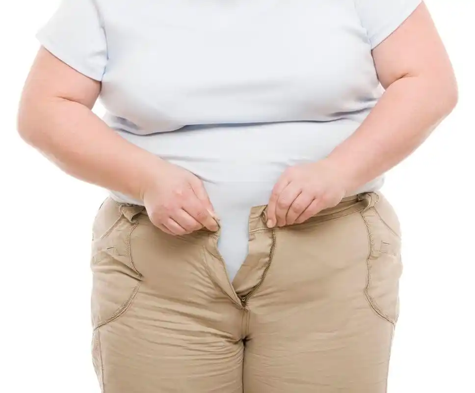 对于女性而言,小肚子鼓起来要注意腹部肥胖,当女性的腰围超过85cm